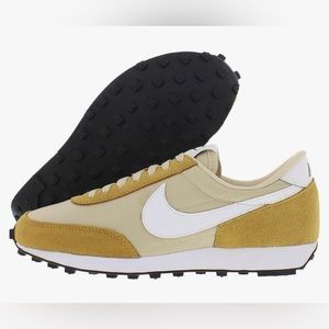 NIB!  Nike Dbreak Rattan / White / Wheat Size 8.5